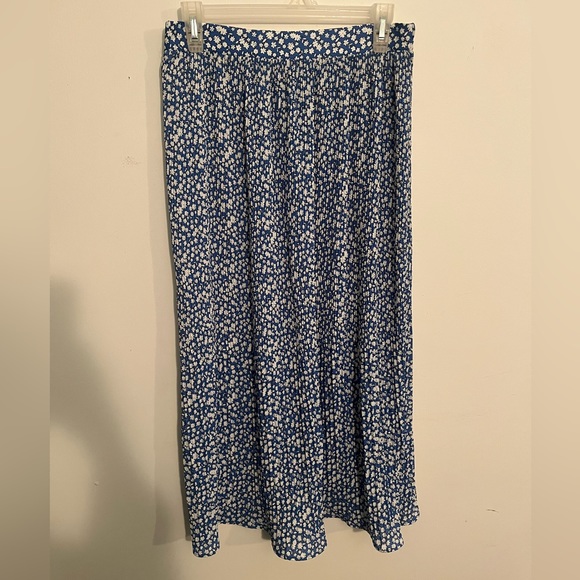 Zara Blue And White Maxi Flower Skirt. Size Medium - Picture 2 of 6